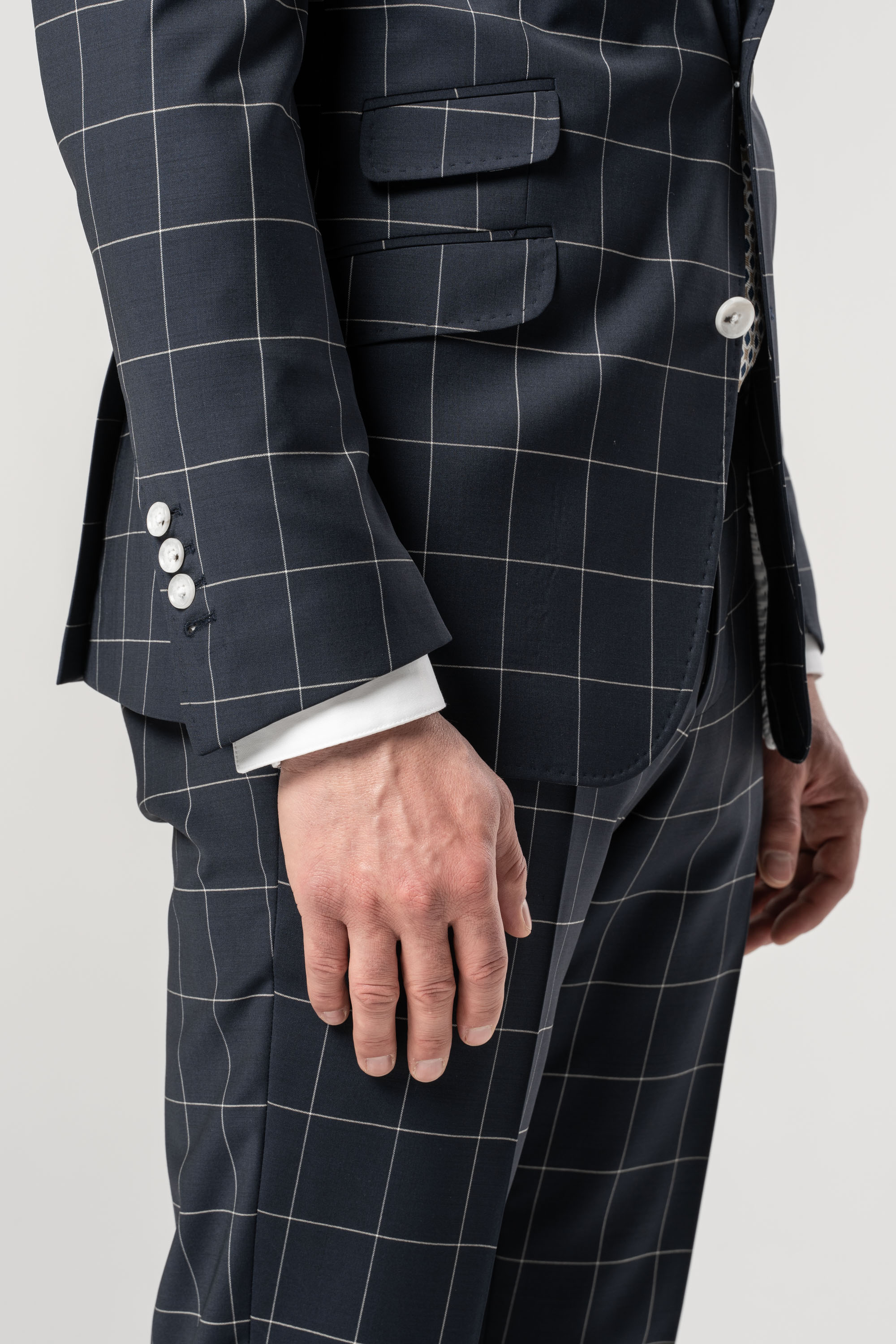 Leon 2 22 2 Navy check