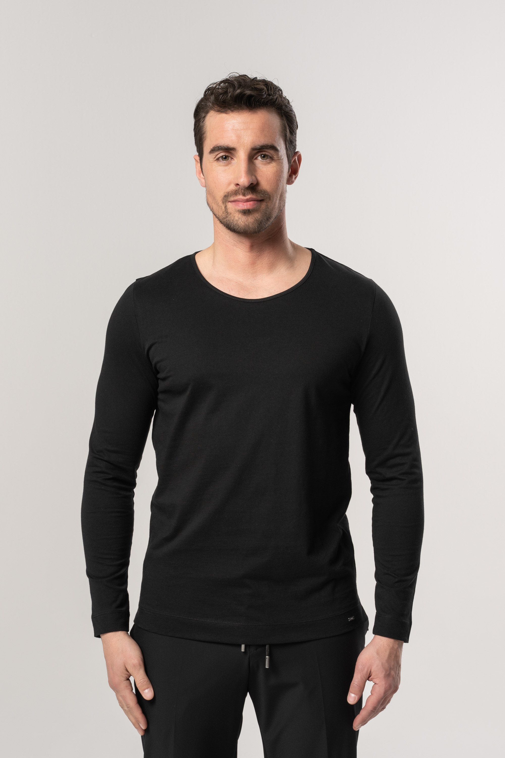 Roony L Schwarz
